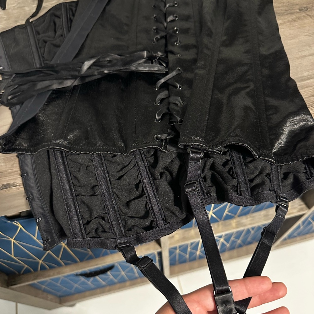 NWT Fredericks of Hollywood Ruched Satin Corset Sz 38 - Picture 8 of 9